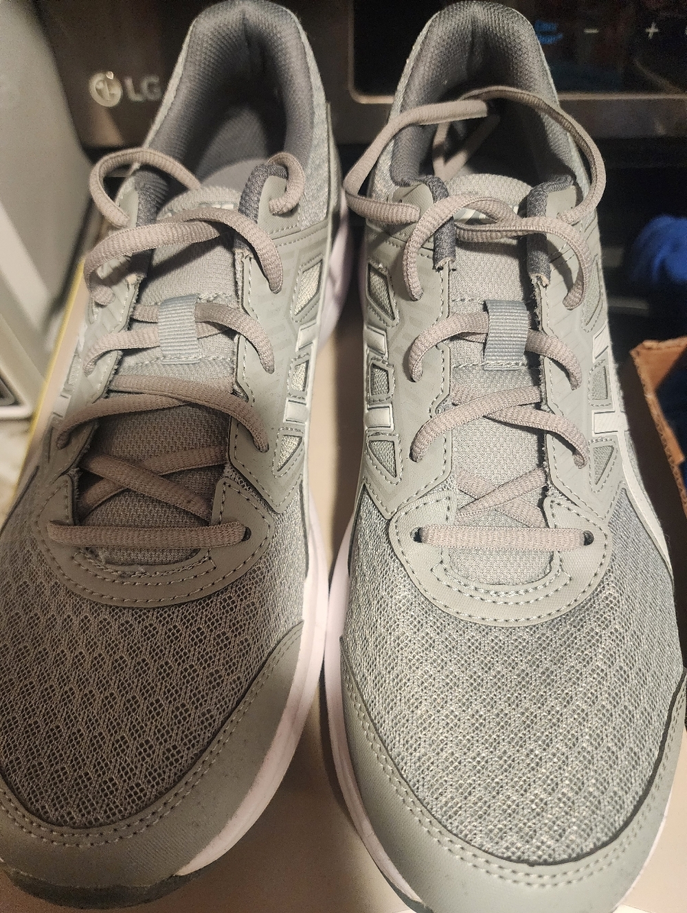Asics Men's Jolt 2 Gray Mesh Athletic Sneakers - Picture 6 of 6